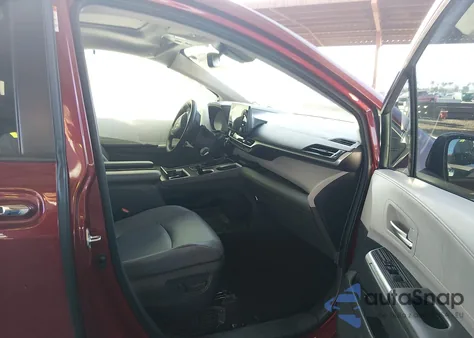 2021 Toyota Sienna Xle z USA, uszkodzony, nr VIN 5TDYRKEC5MS026670